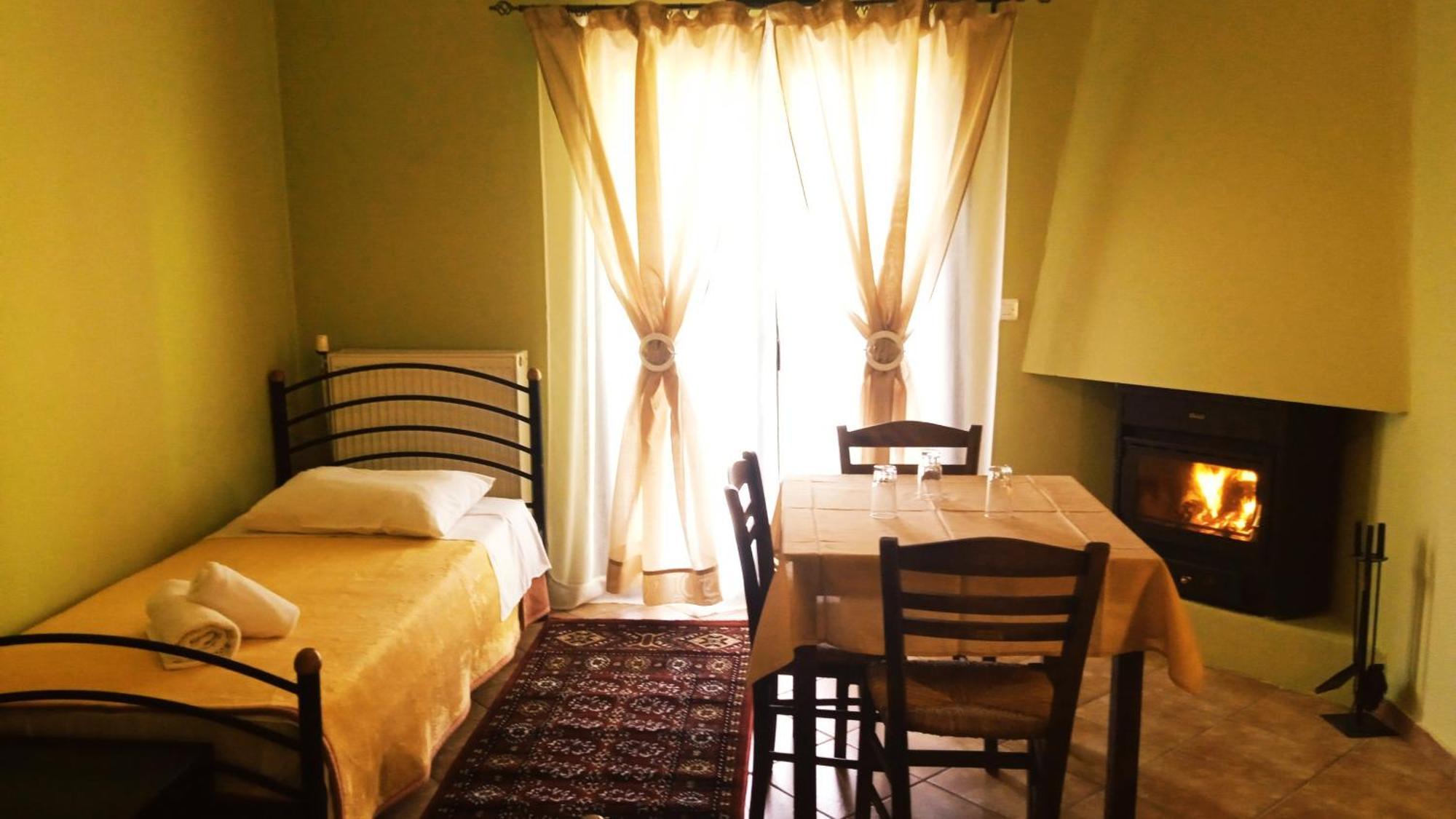 Guesthouse Eleftherios Калаврита Екстер'єр фото