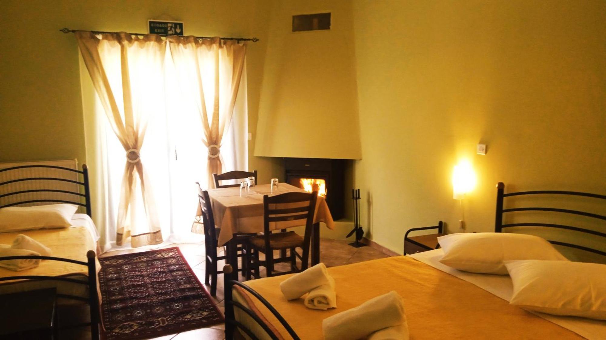 Guesthouse Eleftherios Калаврита Екстер'єр фото