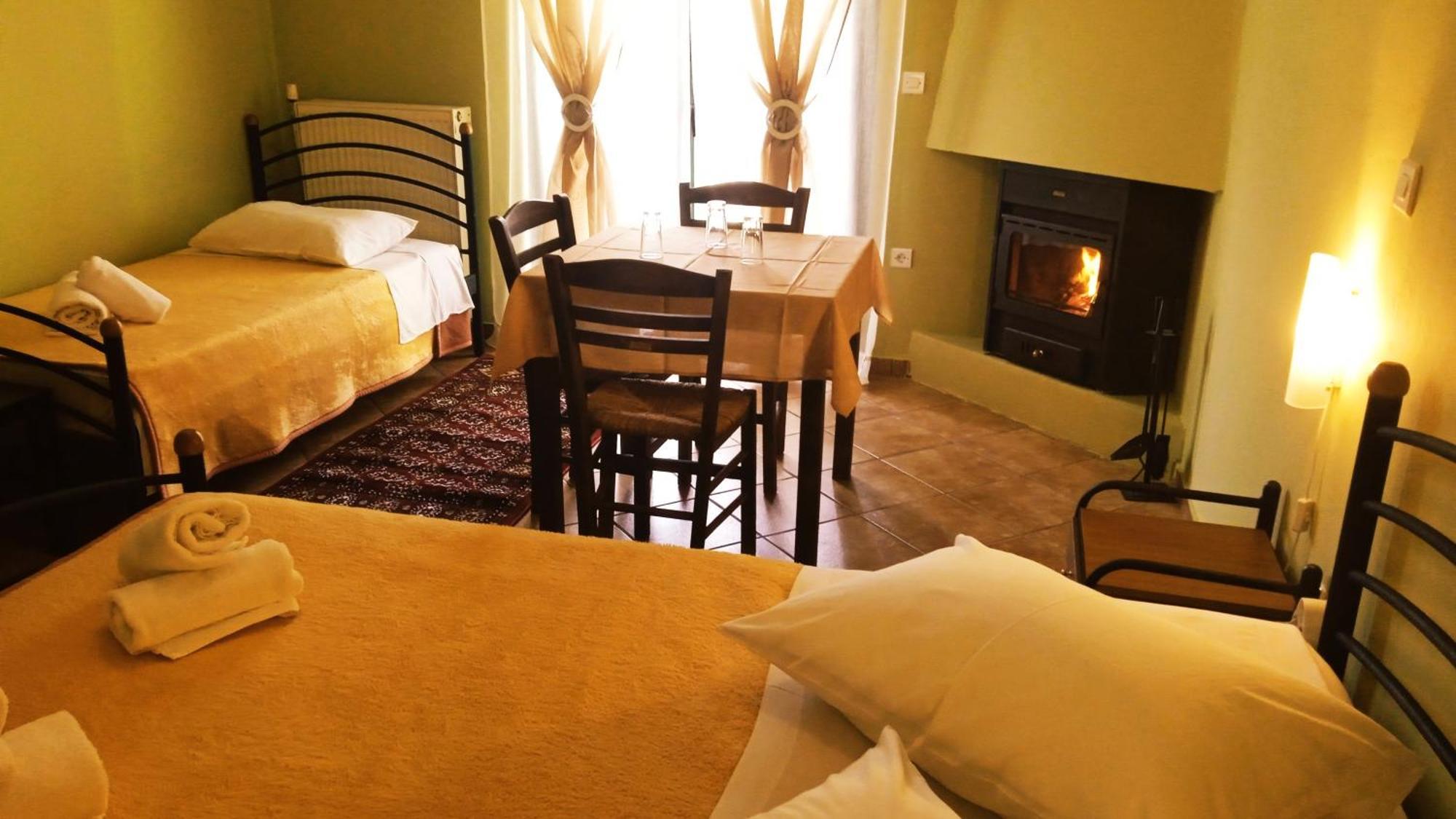 Guesthouse Eleftherios Калаврита Екстер'єр фото