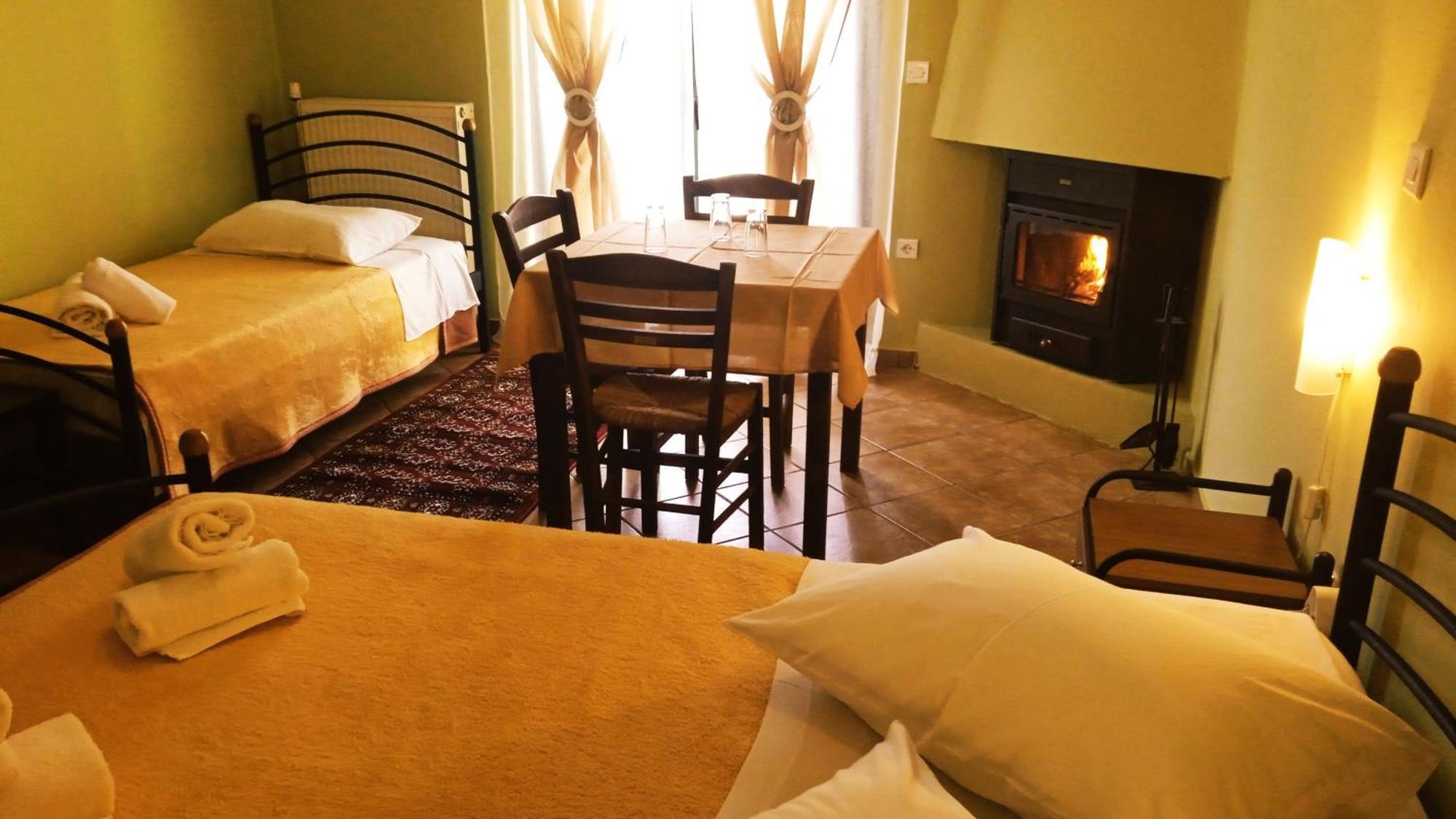 Guesthouse Eleftherios Калаврита Екстер'єр фото