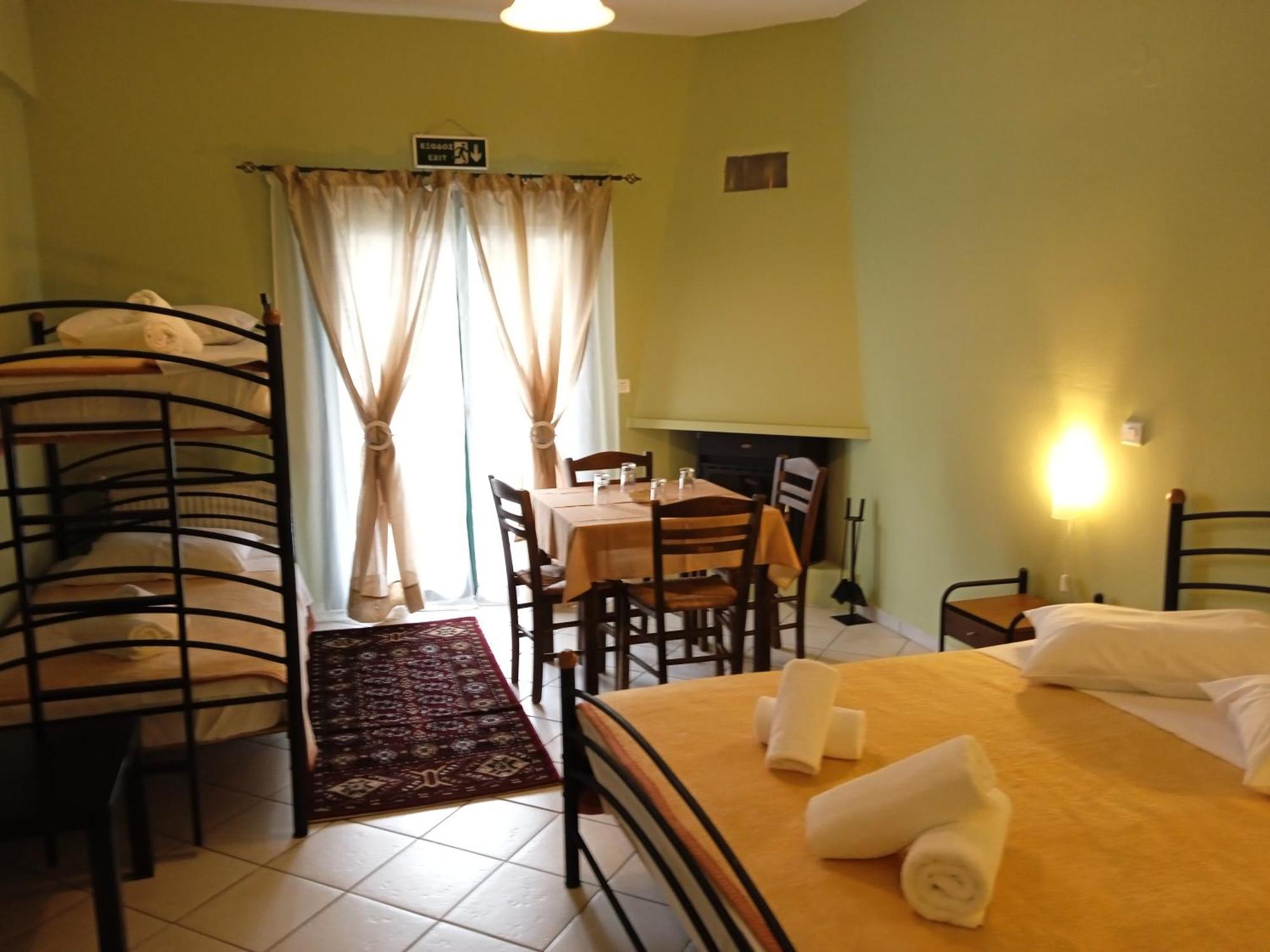 Guesthouse Eleftherios Калаврита Екстер'єр фото