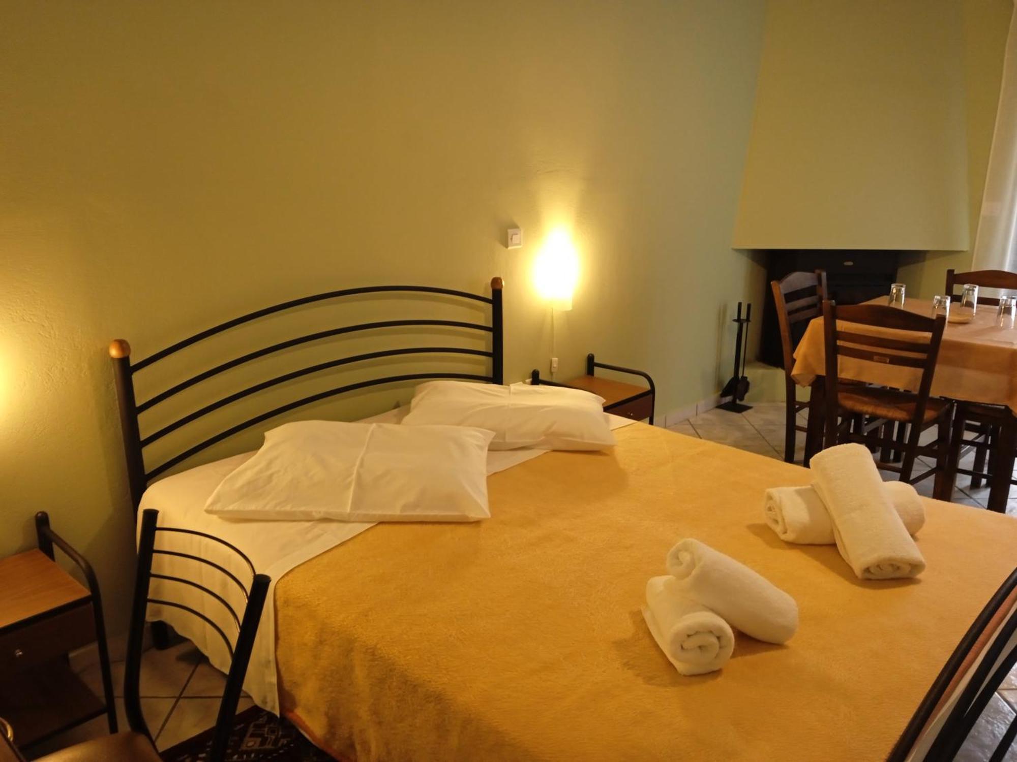 Guesthouse Eleftherios Калаврита Екстер'єр фото