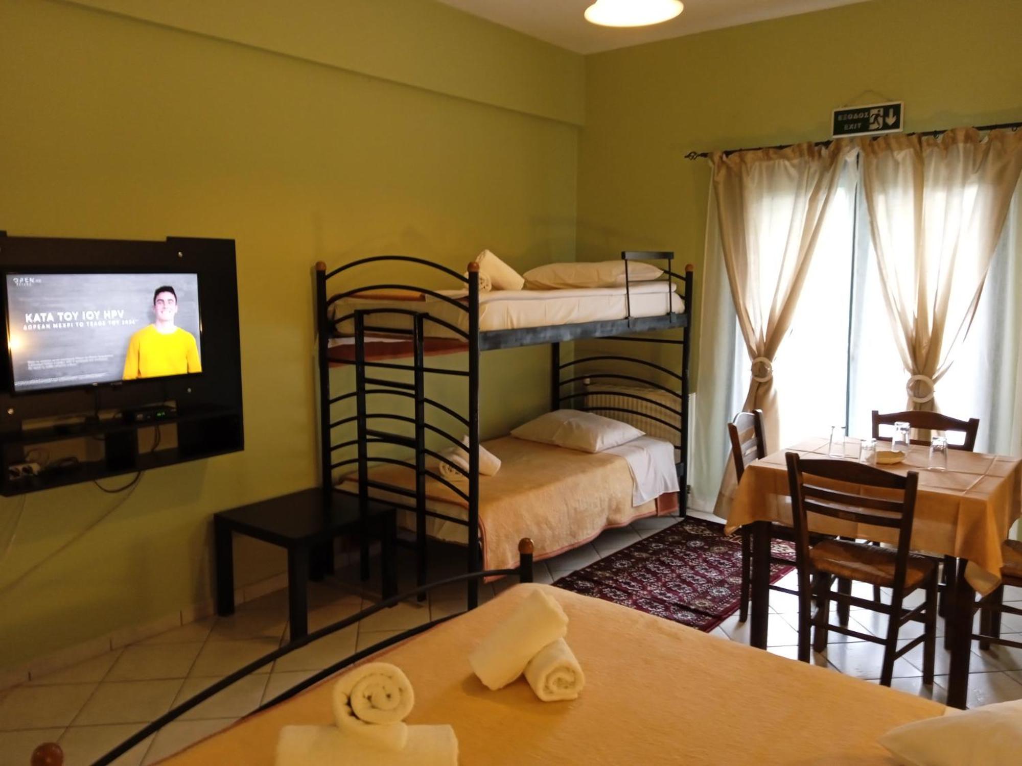 Guesthouse Eleftherios Калаврита Екстер'єр фото