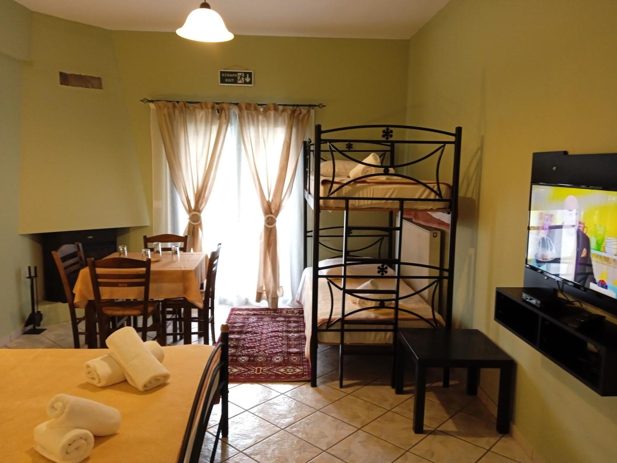 Guesthouse Eleftherios Калаврита Екстер'єр фото
