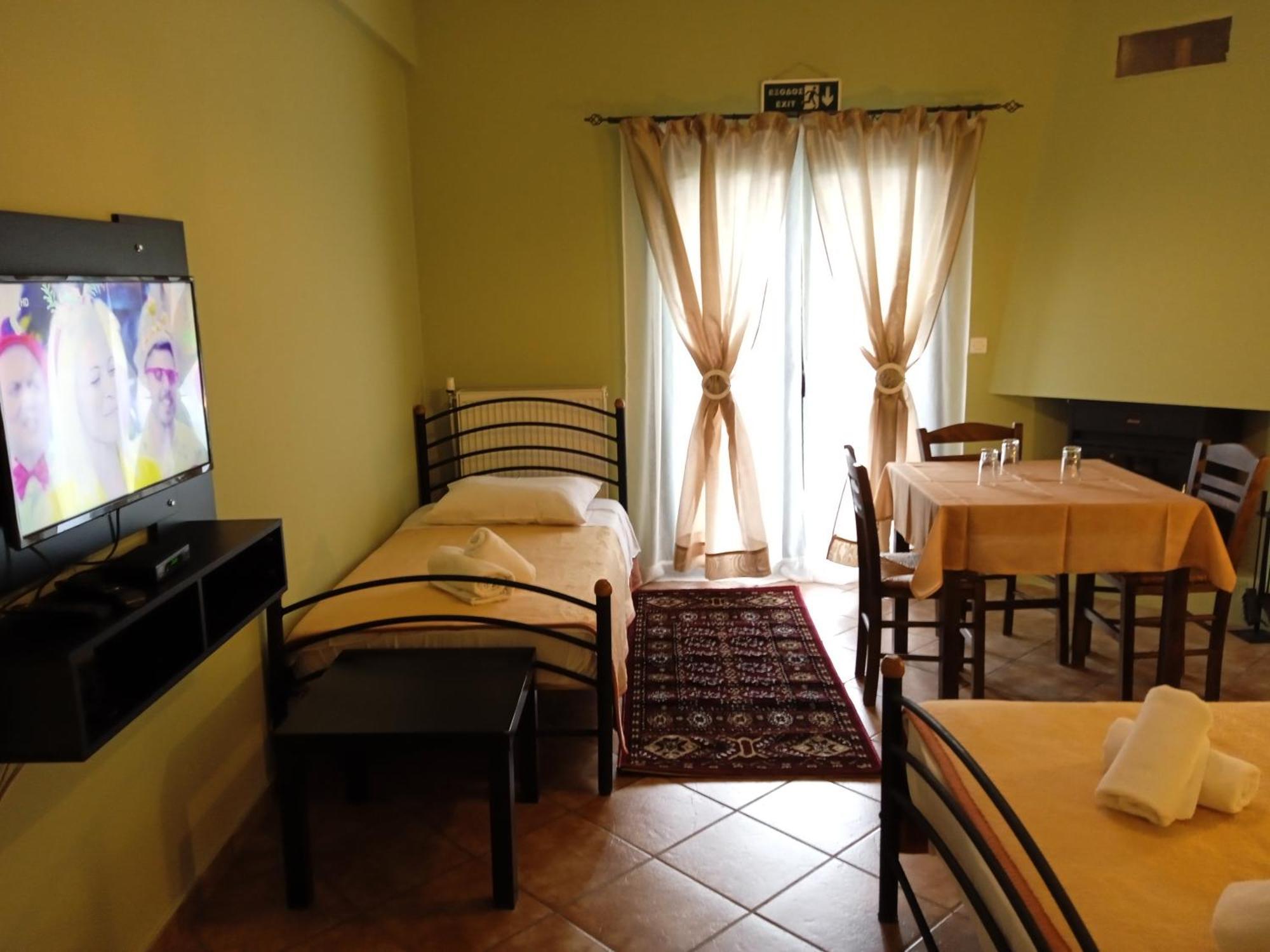 Guesthouse Eleftherios Калаврита Екстер'єр фото