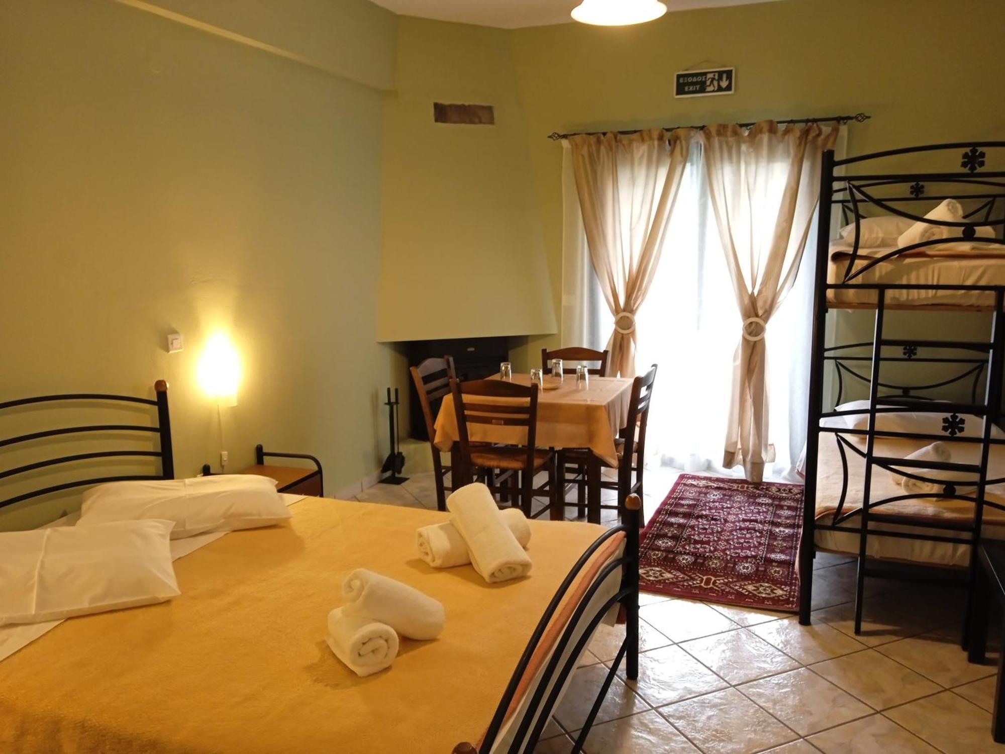 Guesthouse Eleftherios Калаврита Екстер'єр фото