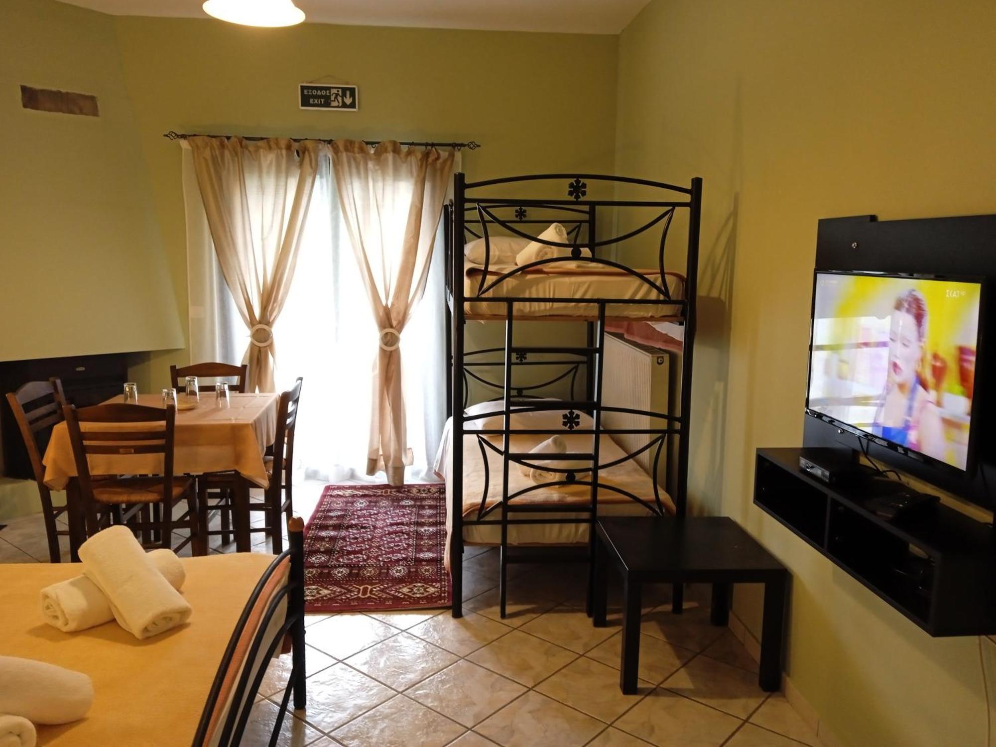 Guesthouse Eleftherios Калаврита Екстер'єр фото