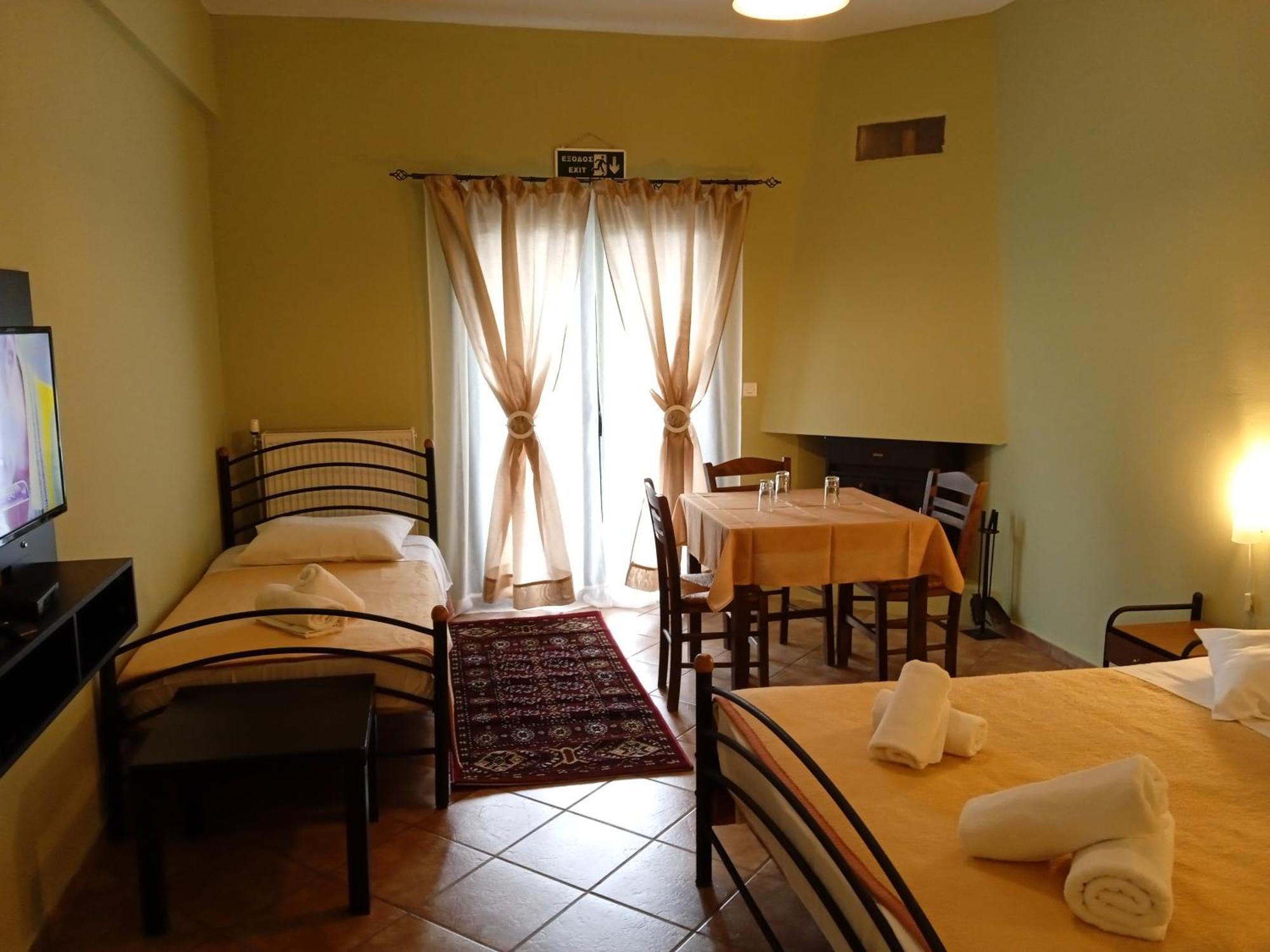 Guesthouse Eleftherios Калаврита Екстер'єр фото