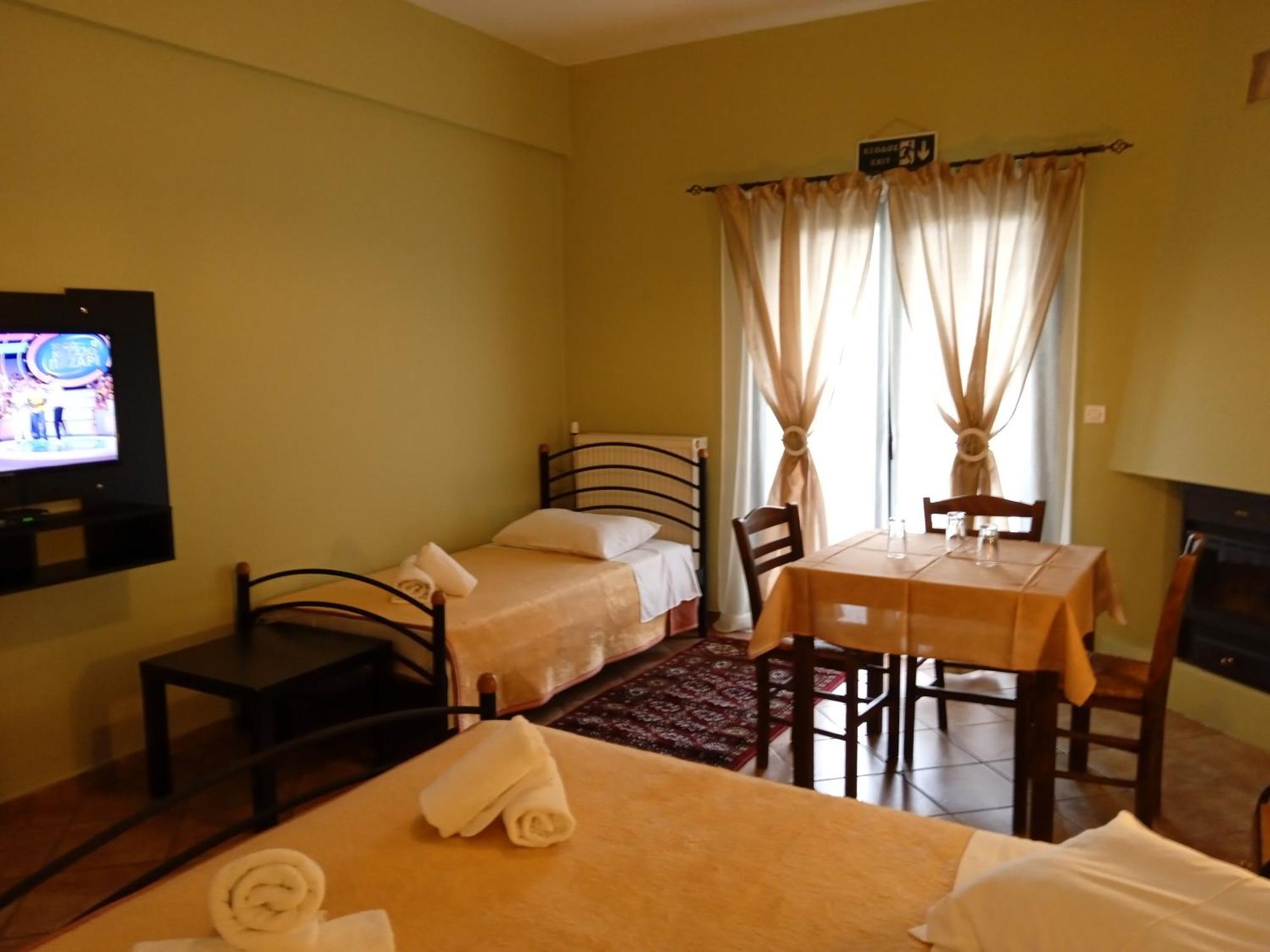 Guesthouse Eleftherios Калаврита Екстер'єр фото