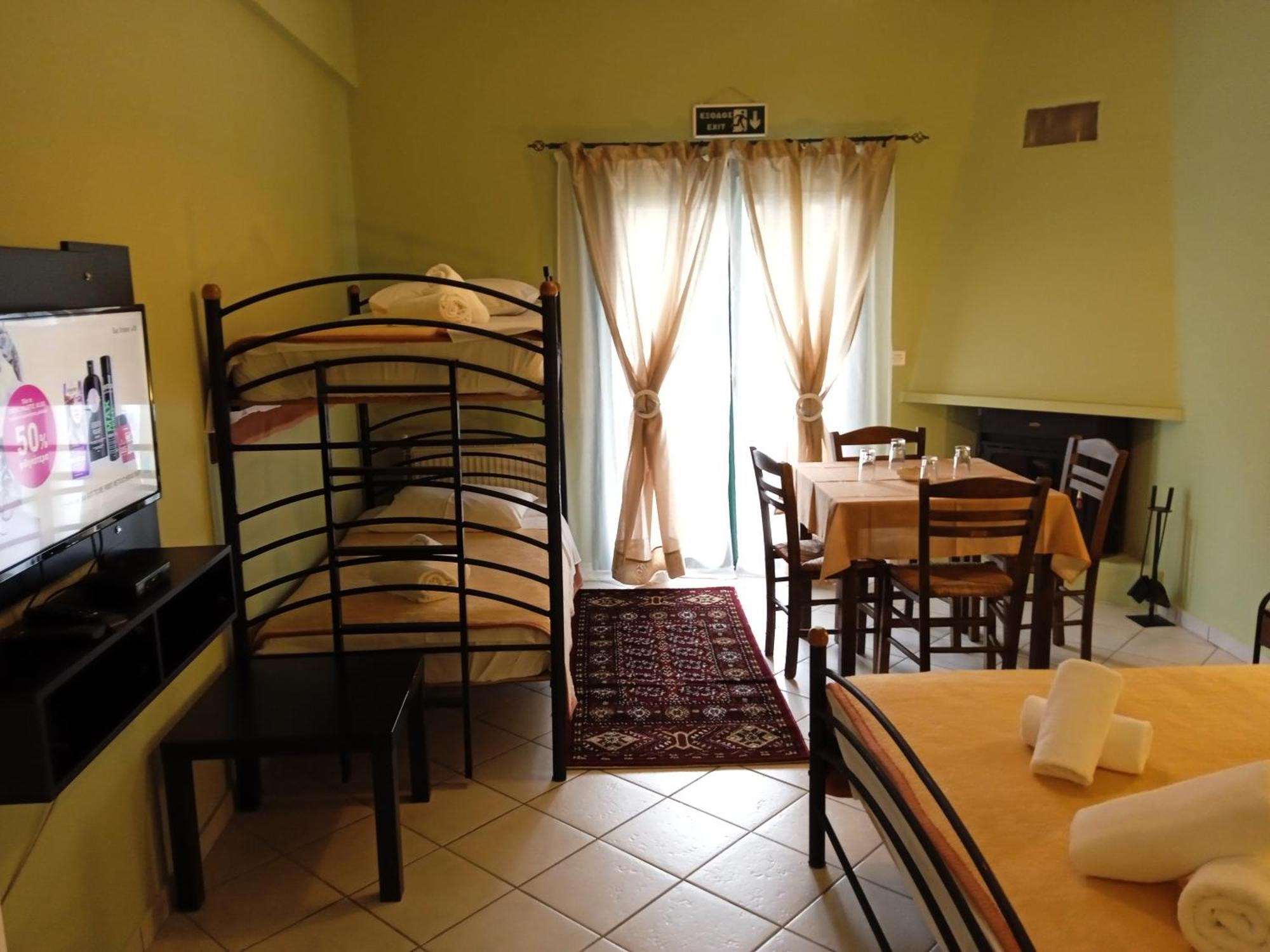 Guesthouse Eleftherios Калаврита Екстер'єр фото