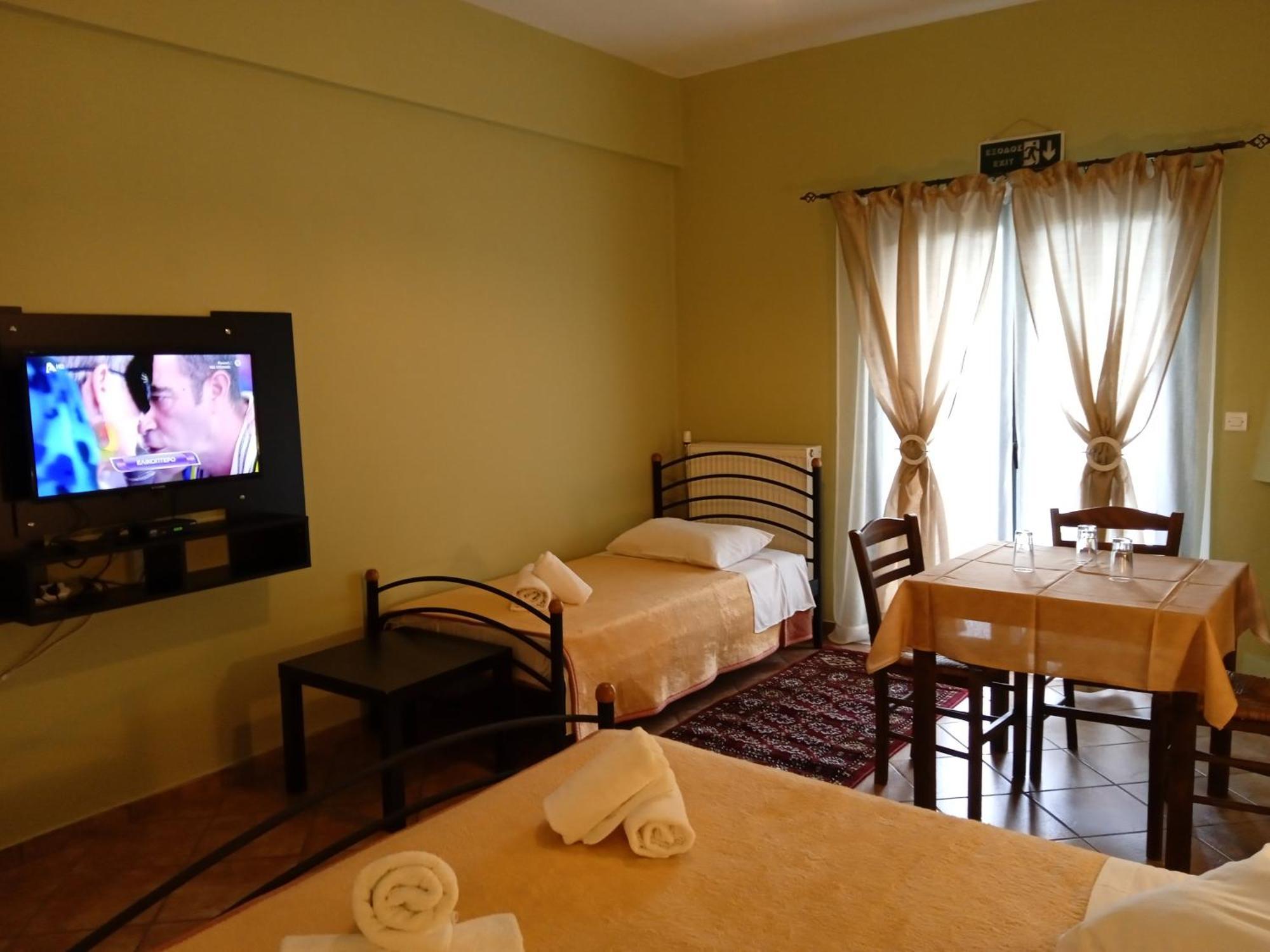 Guesthouse Eleftherios Калаврита Екстер'єр фото