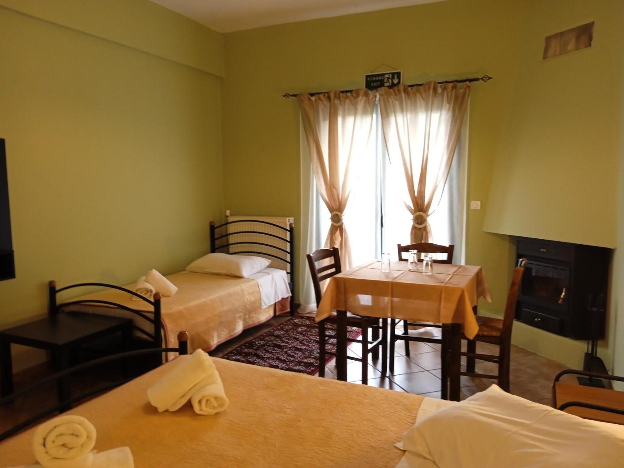 Guesthouse Eleftherios Калаврита Екстер'єр фото