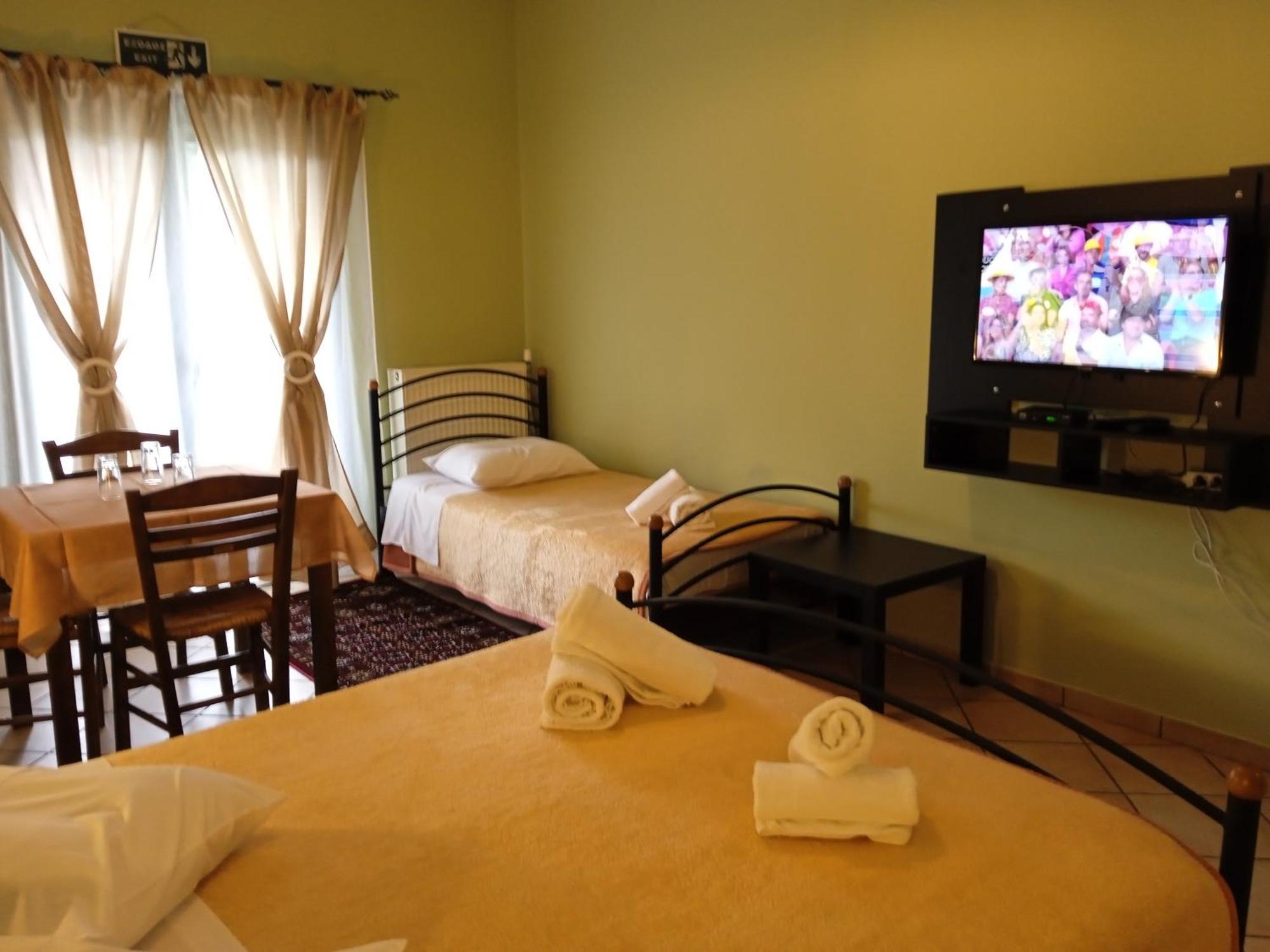 Guesthouse Eleftherios Калаврита Екстер'єр фото