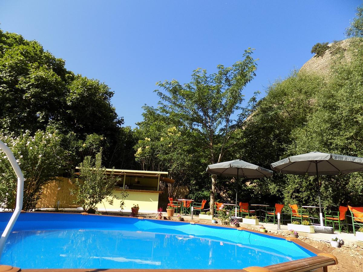 Guesthouse Eleftherios Калаврита Екстер'єр фото